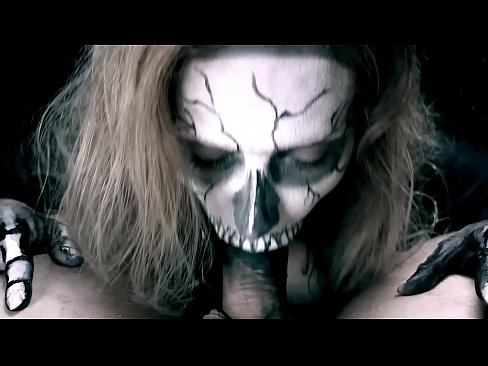 ❤️ Demon famke sûgje hoanne mei har swarte mûle en slikken cum. Seks op fy.kassa-standupbar.ru ❌
